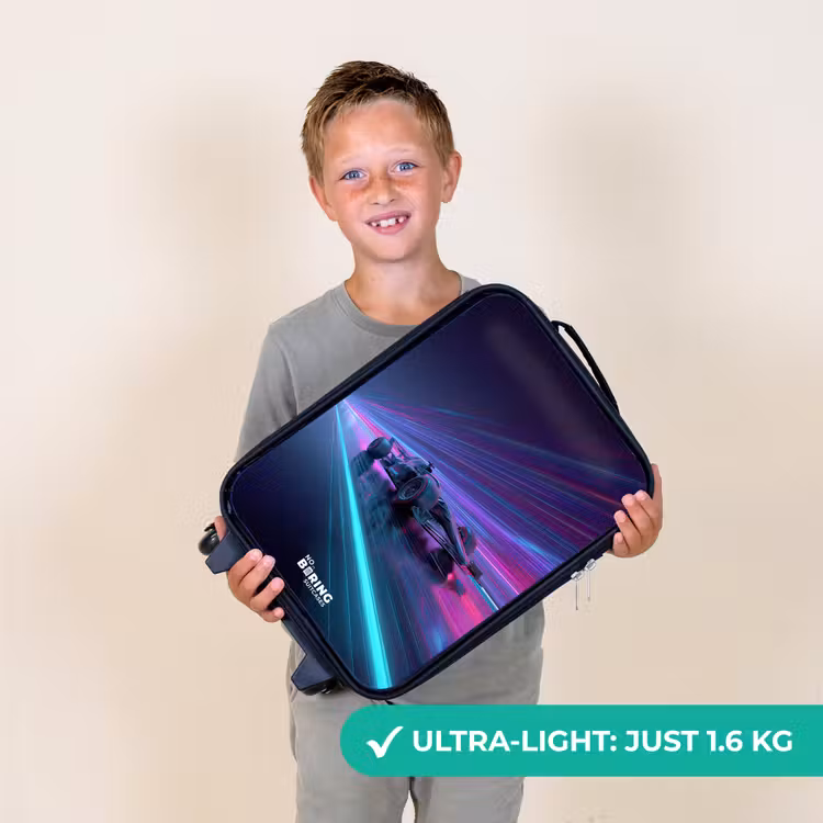 Neon - Raceauto - Lichtstrepen - Paars Kinderkoffer - Zwart klein -sfeer4_UK