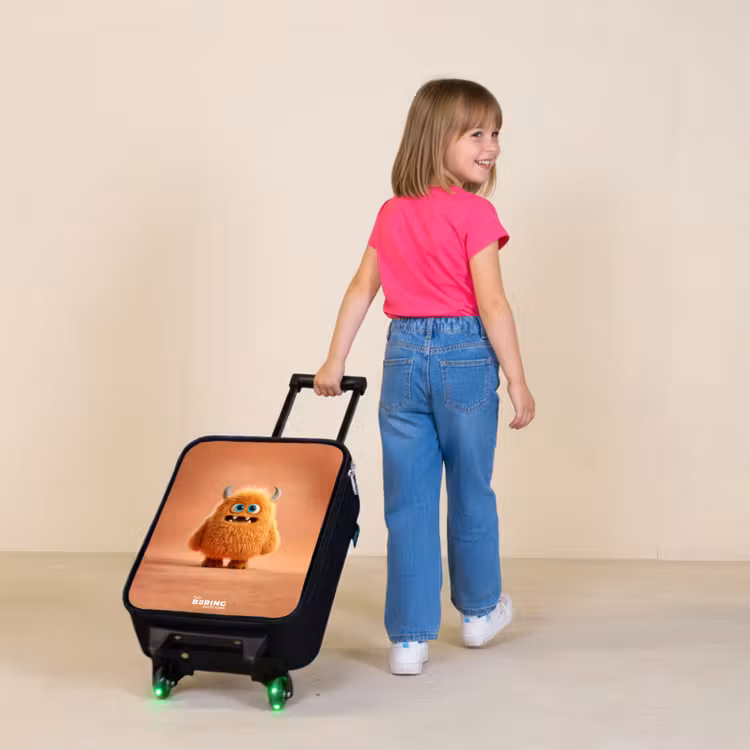 Oranje Pluizig Monster met Hoorns Kinderkoffer - Zwart klein -sfeer1