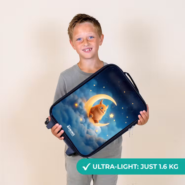 Oranje monster op maansikkel Kinderkoffer - Zwart klein -sfeer4_UK