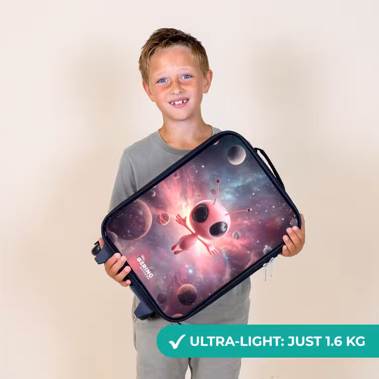 Roze Alien in Sterrennevel Kinderkoffer - Zwart klein -sfeer4_UK