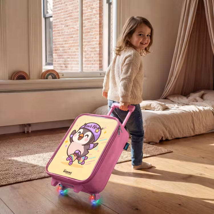 Kawai - Pinguin - Rolschaatsen Kinderkoffer - Roze klein -sfeer1