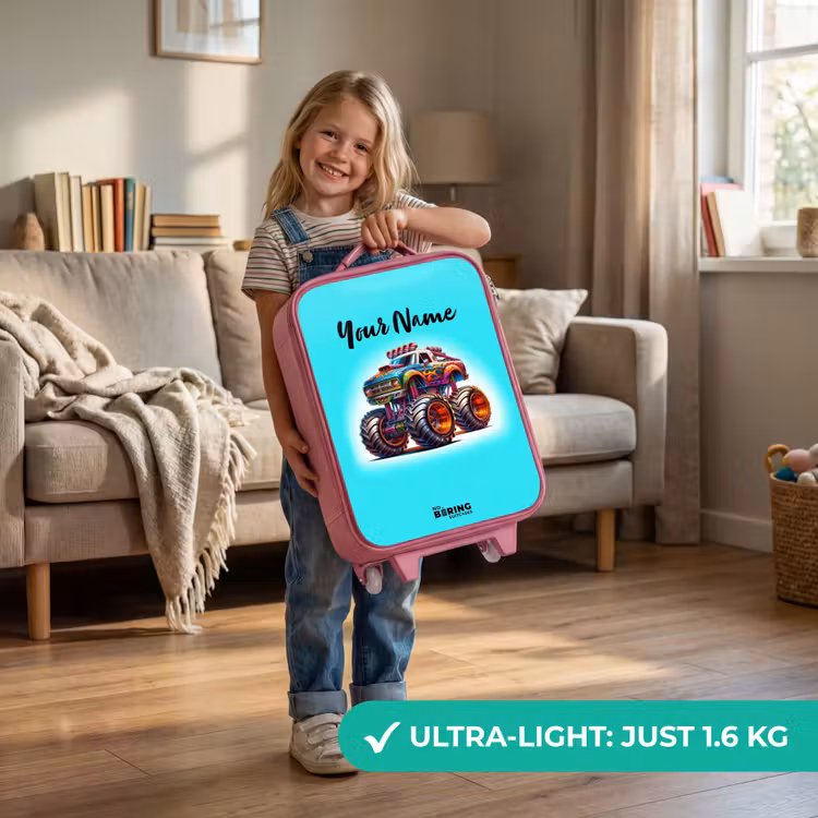 Monstertruck op Lichtblauwe Achtergrond Kinderkoffer - Roze klein -sfeer2_EN