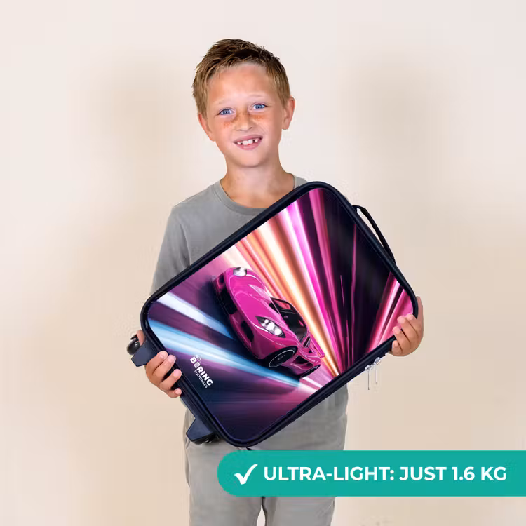 Roze raceauto flitst door neonlicht Kinderkoffer - Zwart klein -sfeer4_UK