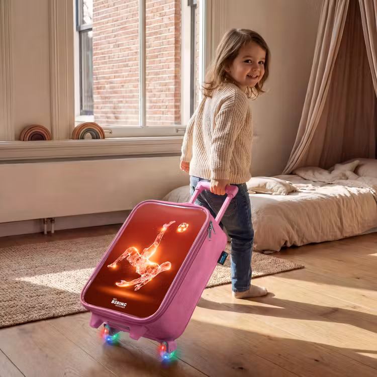 Rood gloeiende voetballer in actie Kinderkoffer - Roze klein -sfeer1