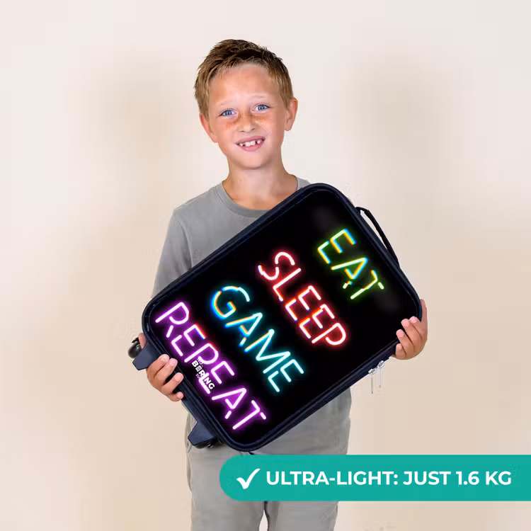 Qoute met neon lichten Kinderkoffer - Zwart klein -sfeer4_UK