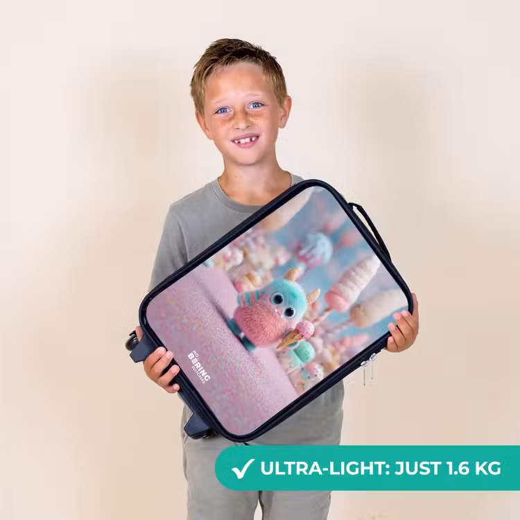 Zoet Monstersnoep Avontuur Kinderkoffer - Zwart klein -sfeer4_UK