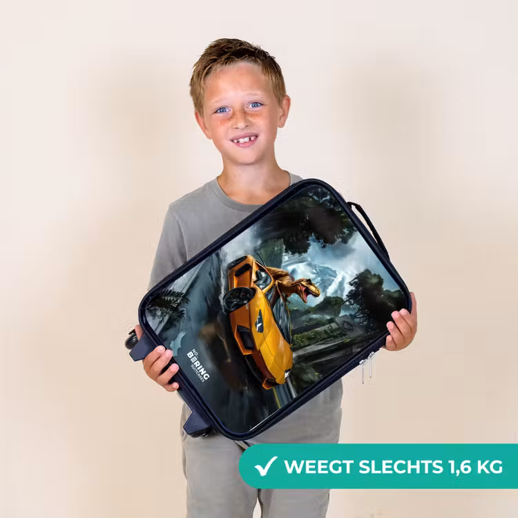 T-Rex op oranje sportauto in regenachtig woud Kinderkoffer - Zwart klein -sfeer4_NL