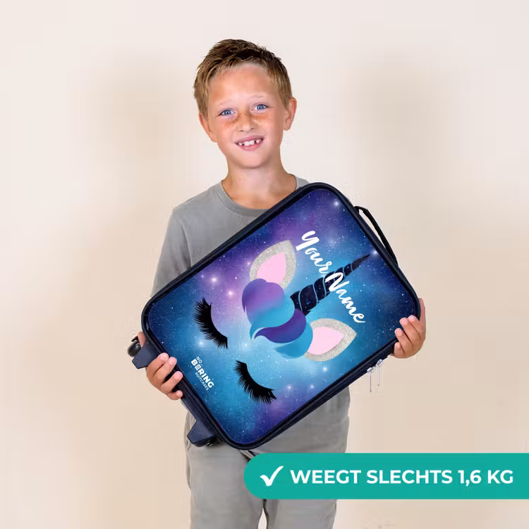 Eenhoorn op een sterrenhemel achtergrond Kinderkoffer - Zwart klein -sfeer4_NL