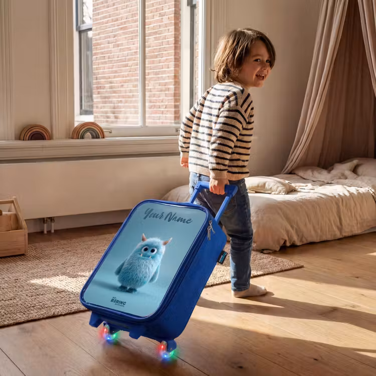 Blauw pluizig monster met hoorns Kinderkoffer - Blauw klein -sfeer1