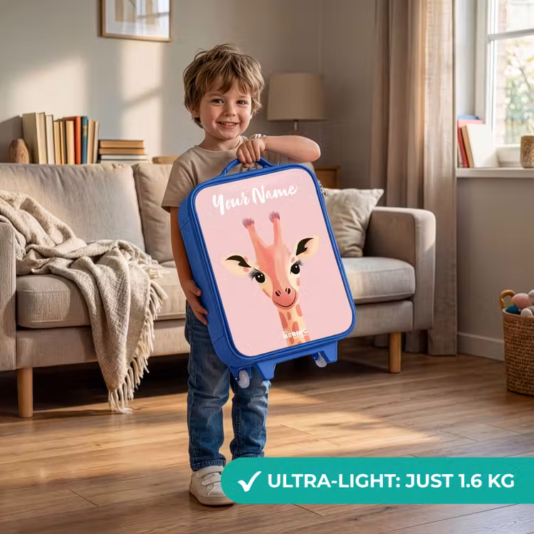 Giraffe - Wimpers - Minimalistisch - Roze Kinderkoffer - Blauw klein -sfeer2_EN