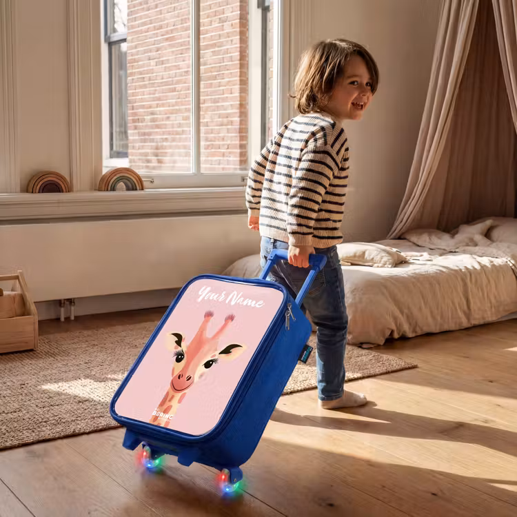 Giraffe - Wimpers - Minimalistisch - Roze Kinderkoffer - Blauw klein -sfeer1