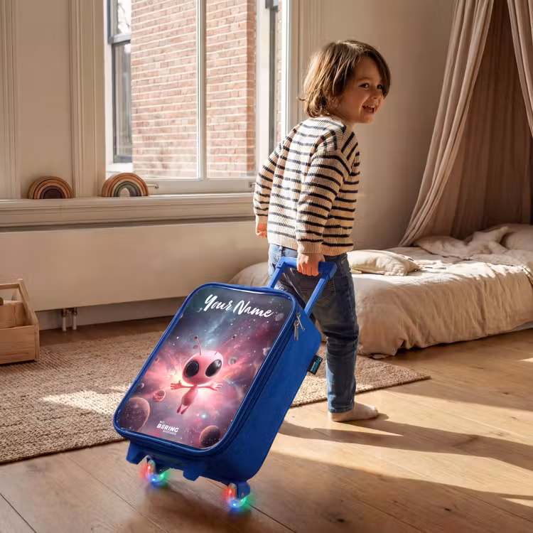 Roze Alien in Sterrennevel Kinderkoffer - Blauw klein -sfeer1
