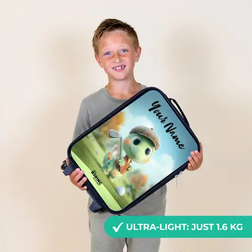 Golf - Dino - Groen Kinderkoffer - Zwart klein -sfeer4_UK