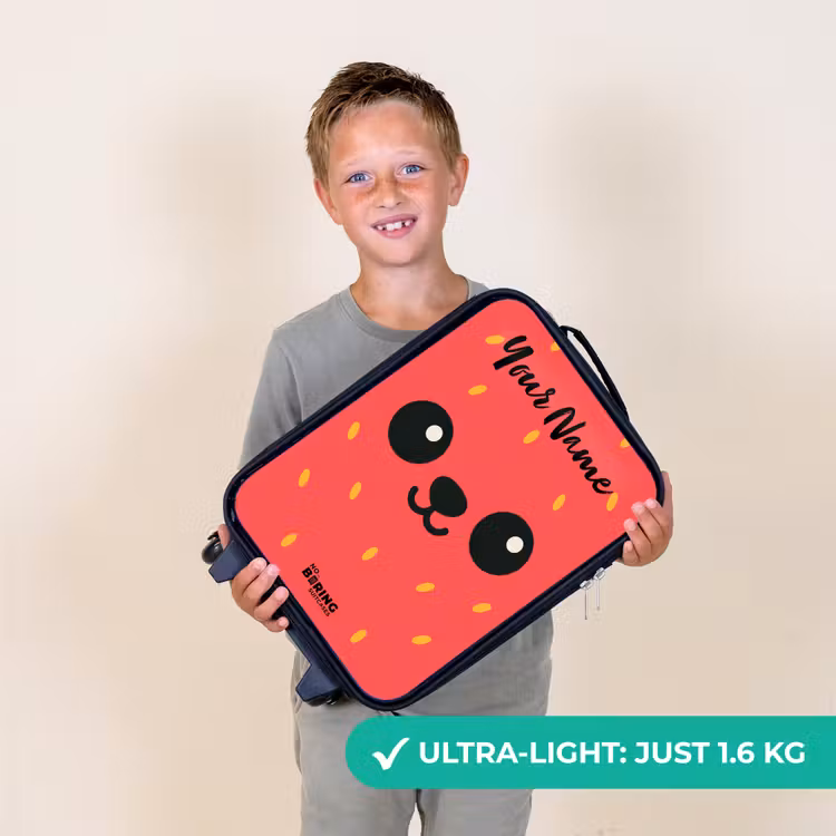 Kawai - Aardbei - Rood Kinderkoffer - Zwart klein -sfeer4_UK