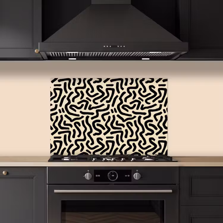 Abstract - Lijnen - Zwart keuken achterwand spatscherm klein 900 -sfeer1