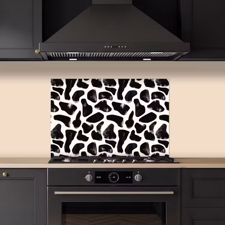 Dierenpatroon - Vlekken - Zwart - Wit keuken achterwand spatscherm klein 900 -sfeer1