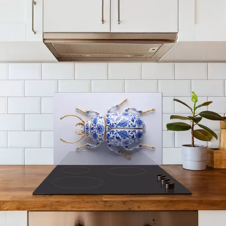 Kever - Delfts  - Blauw - Goud keuken achterwand spatscherm klein -sfeer2