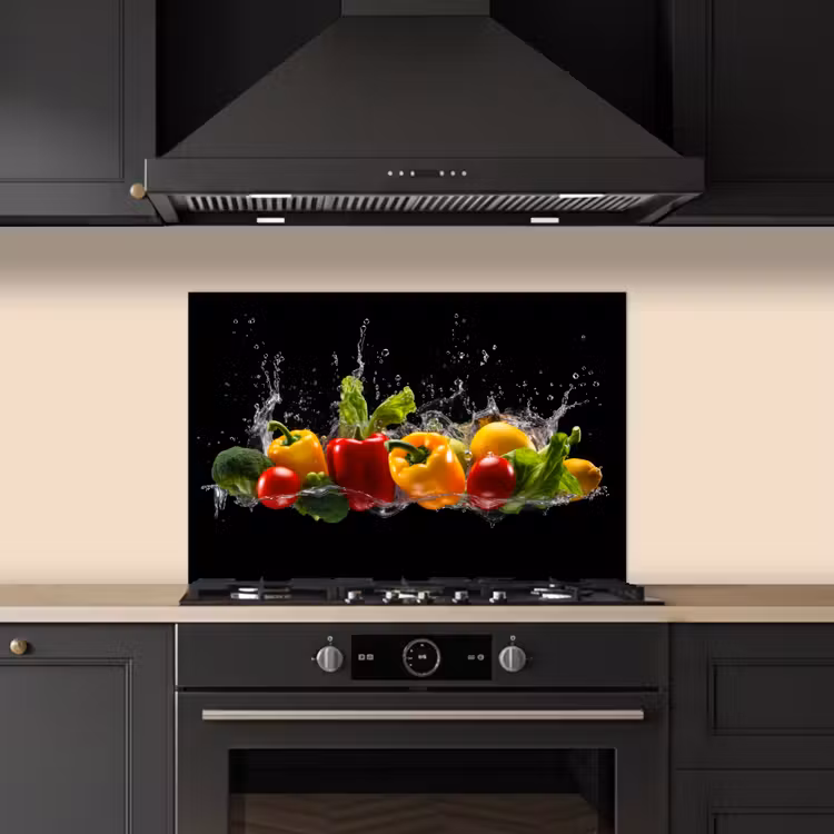 Paprika - Water - Groente - Zwart keuken achterwand spatscherm klein -sfeer1