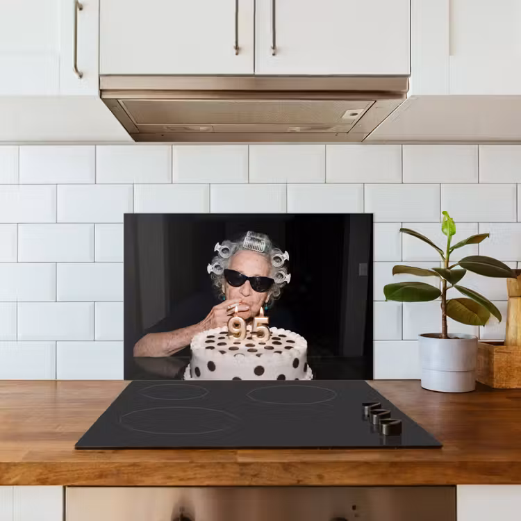 Verjaardag - Krulspeld - Oma keuken achterwand spatscherm klein -sfeer2