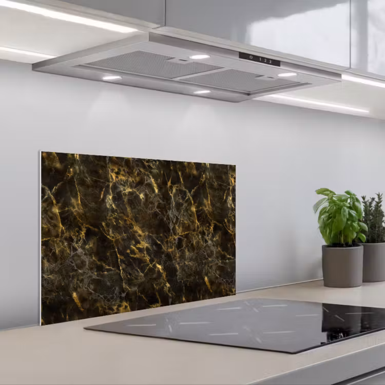 Zwart - Marmer - Goud keuken achterwand spatscherm klein 900 -3d_schuin