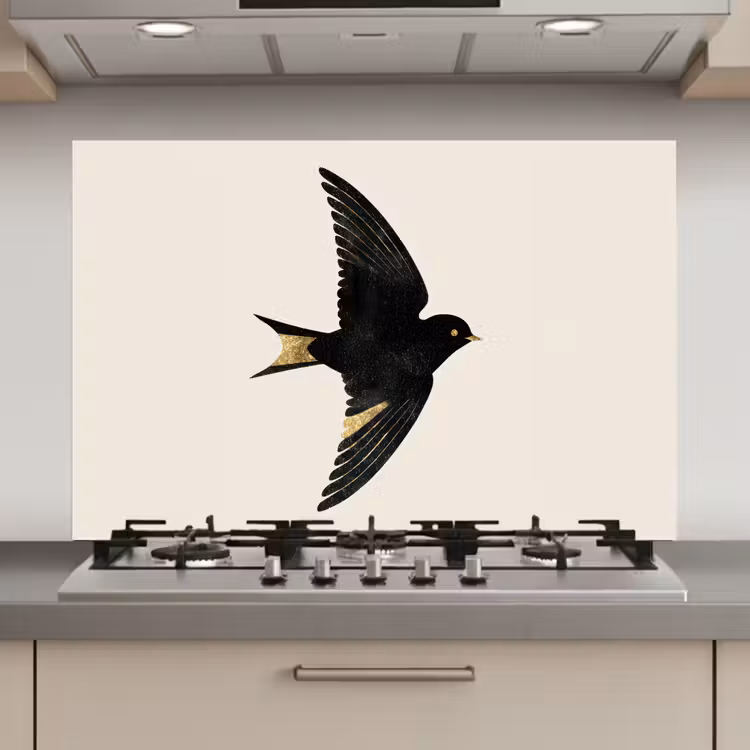 Zwarte zwaluw - Gouden accenten - Lichte achtergrond keuken achterwand spatscherm klein -3d_website