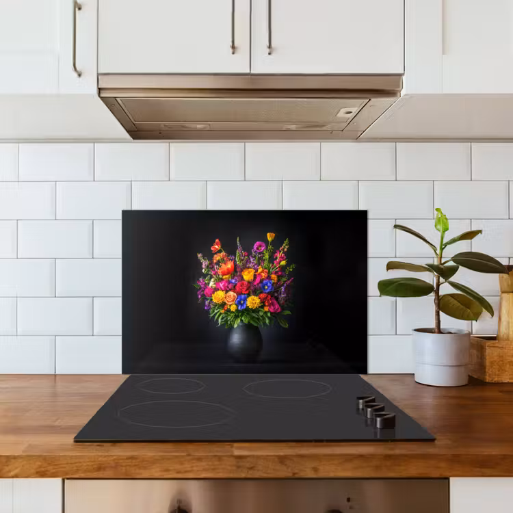 Felgekleurd - Bloemen - Vaas keuken achterwand spatscherm klein -sfeer2