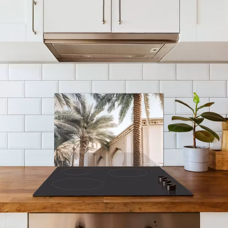 Gebouw - Palmbomen - Beige - Zon keuken achterwand spatscherm klein -sfeer2