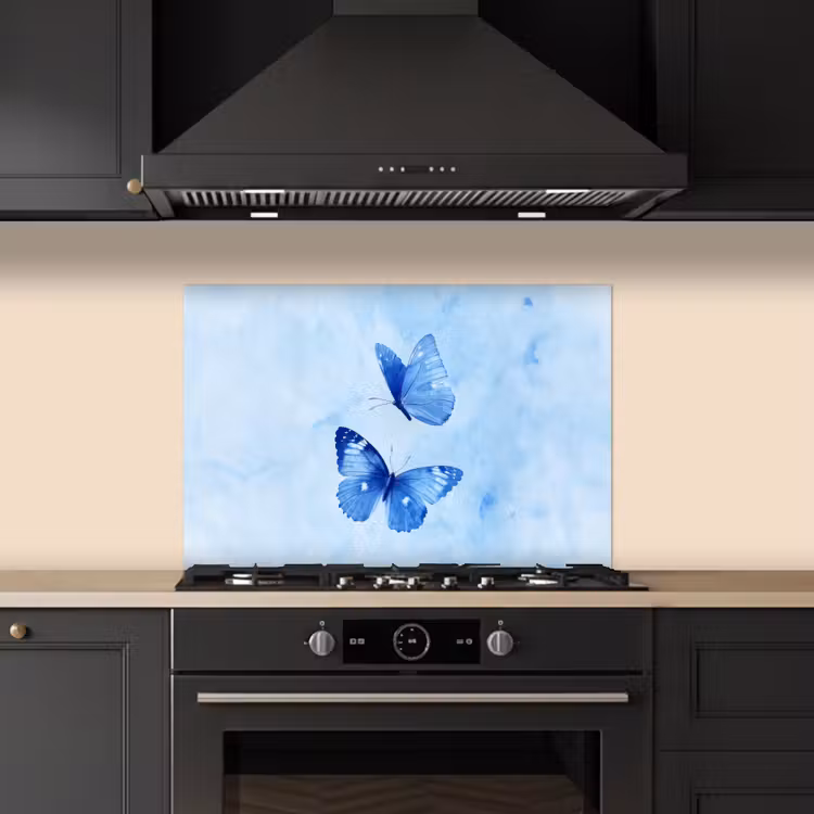 Vlinders - Sierlijk - Blauw keuken achterwand spatscherm klein -sfeer1