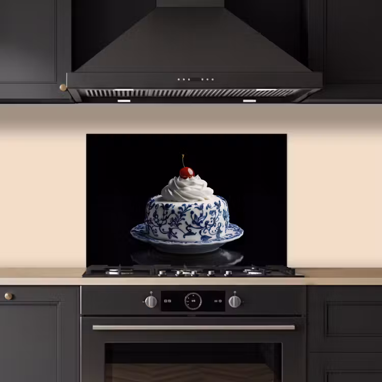 Taart - Slagroom - Kers - Bord - Delfts blauw keuken achterwand spatscherm klein -sfeer1