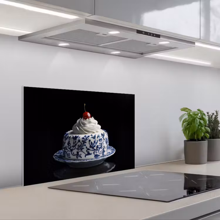 Taart - Slagroom - Kers - Bord - Delfts blauw keuken achterwand spatscherm klein -3d_schuin