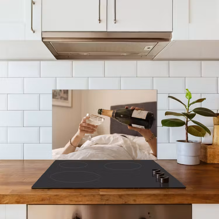 Champagne - Bed - Bubbels keuken achterwand spatscherm klein -sfeer2