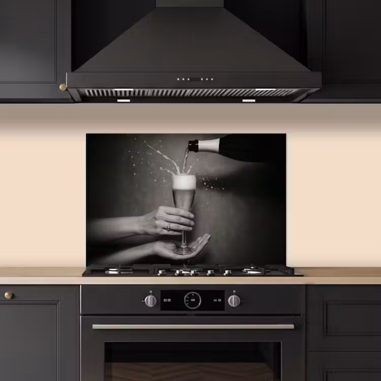 Champagnefles - Glas - Minimalistisch - Spetters keuken achterwand spatscherm klein -sfeer1