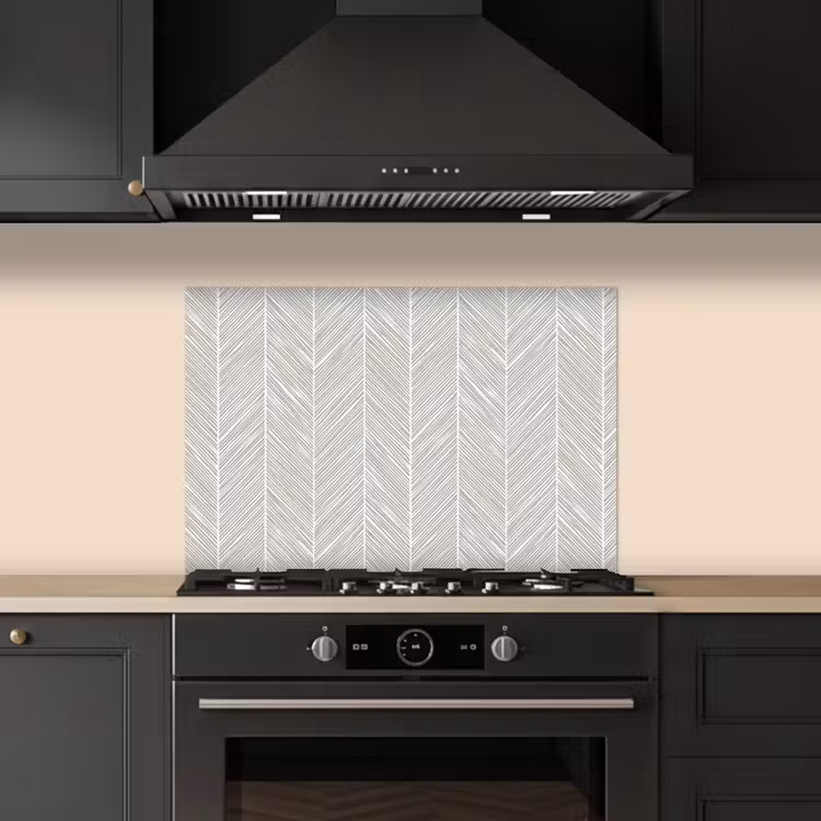 Klassiek - Visgraat - Grijs keuken achterwand spatscherm klein 900 -sfeer1