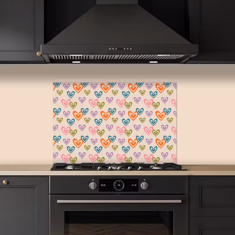 Kleurrijk - Hartjes - Patroon - Beige keuken achterwand spatscherm klein 900 -sfeer1