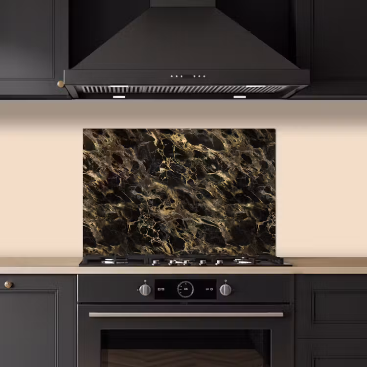 Kristal - Goud - Zwart - Marmer keuken achterwand spatscherm klein 900 -sfeer1