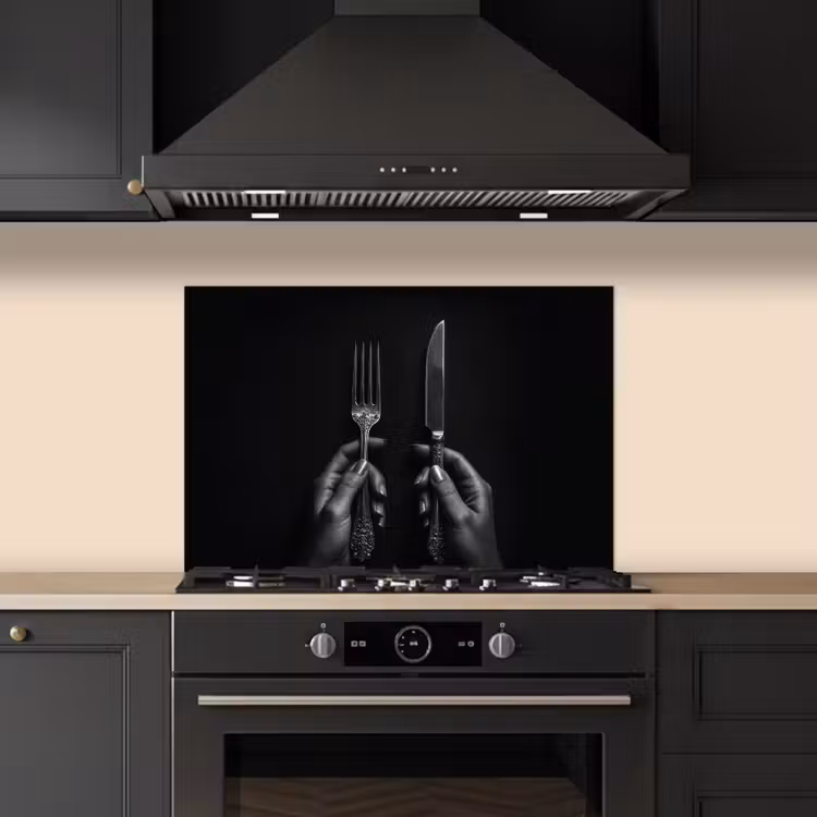 Bestek - Zwart - Wit keuken achterwand spatscherm klein -sfeer1