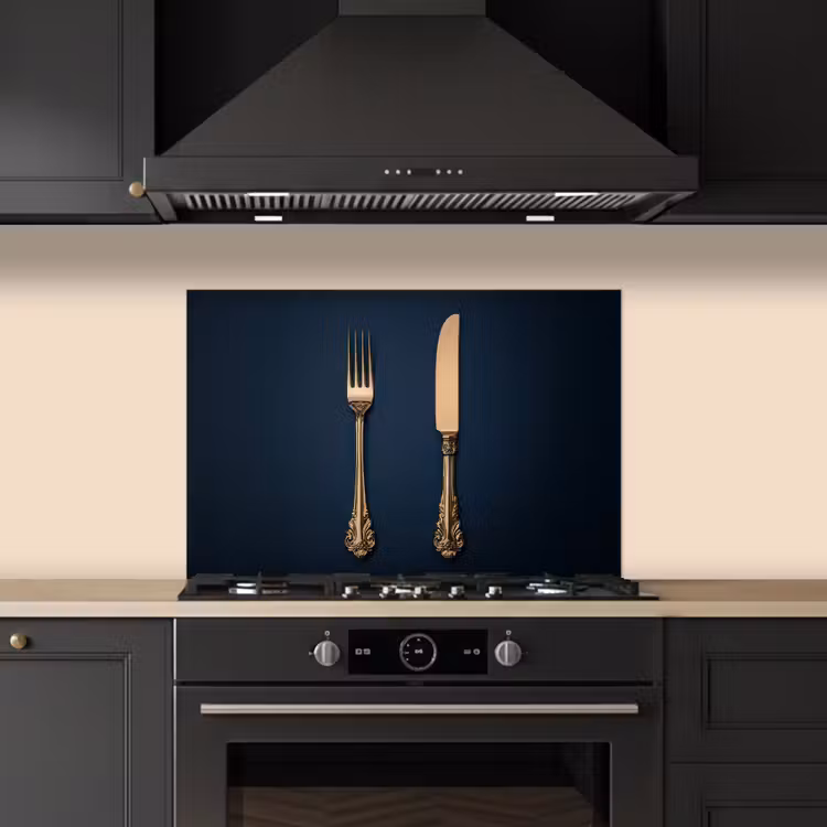 Bestek - Donkerblauw - Goud keuken achterwand spatscherm klein -sfeer1