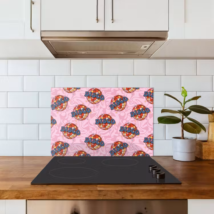 Disco - Bal - Patroon - Roze keuken achterwand spatscherm klein 900 -sfeer2