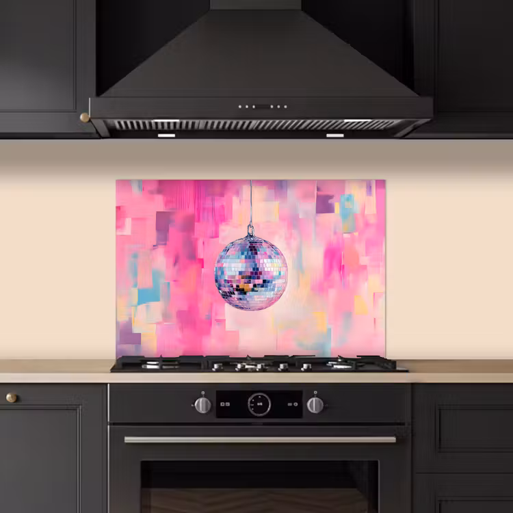 Discobal - Pink - Verf keuken achterwand spatscherm klein -sfeer1