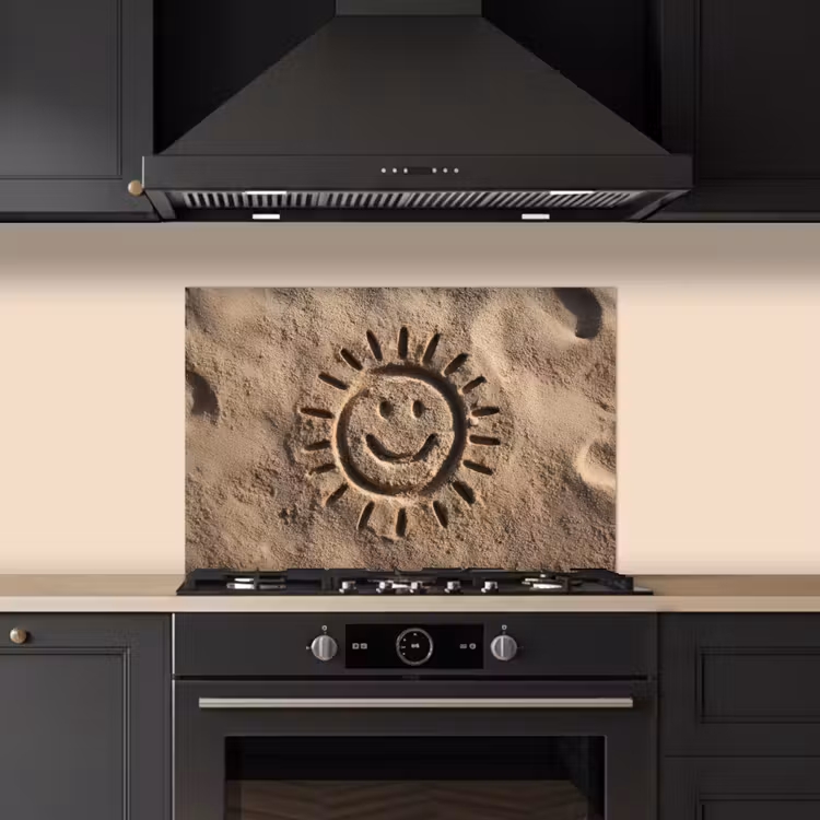 Gezichtje - Zon - Zand - Getekend keuken achterwand spatscherm klein -sfeer1