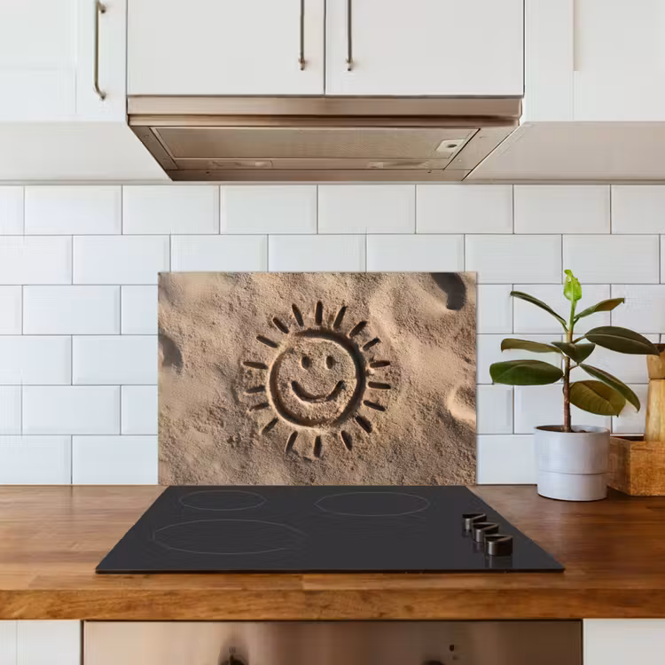 Gezichtje - Zon - Zand - Getekend keuken achterwand spatscherm klein -sfeer2