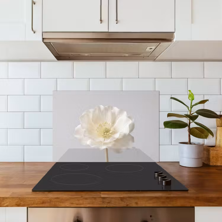 Bloem - Minimalistisch -Wit keuken achterwand spatscherm klein -sfeer2