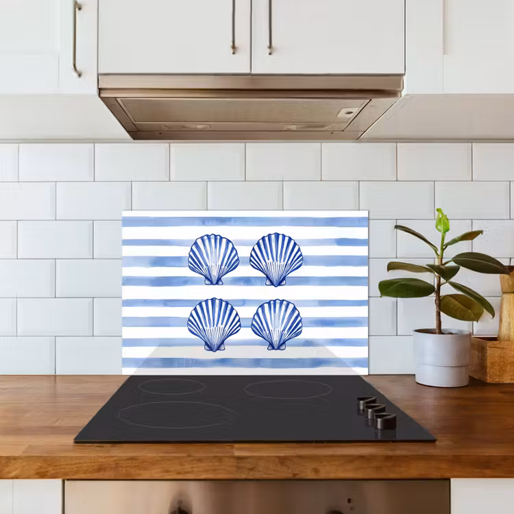 Vier schelpen - Blauw - Wit - Strepen keuken achterwand spatscherm klein -sfeer2