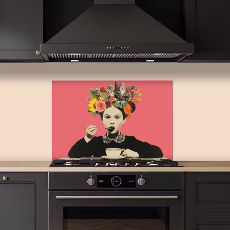 Meisje - Kopje - Bloemen - Roze keuken achterwand spatscherm klein -sfeer1