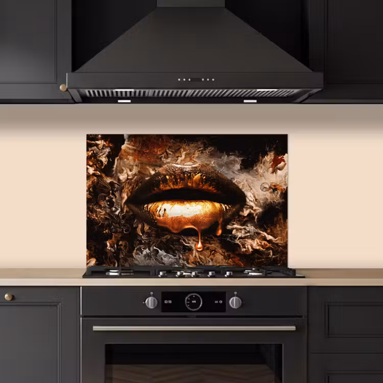 Goud - Lippen - Kunst keuken achterwand spatscherm klein -sfeer1