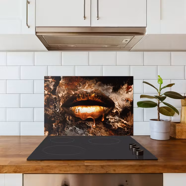 Goud - Lippen - Kunst keuken achterwand spatscherm klein -sfeer2