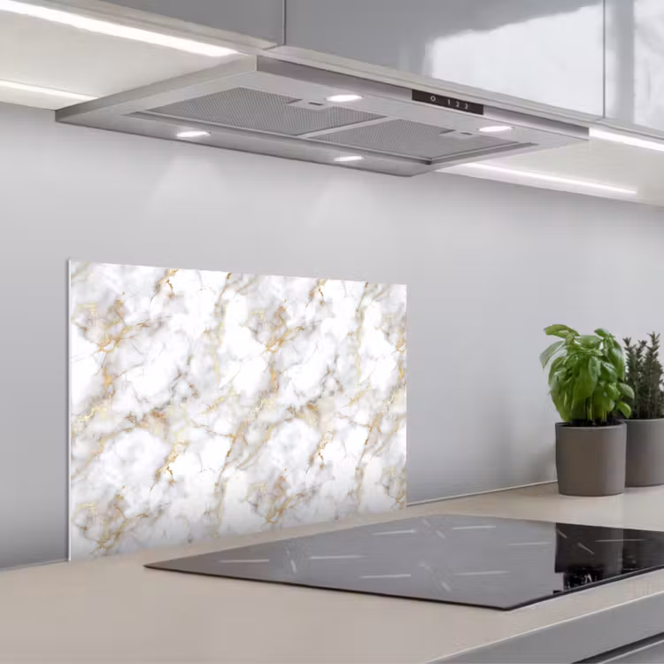 Gouden aders - Marmer - Wit keuken achterwand spatscherm klein 900 -3d_schuin