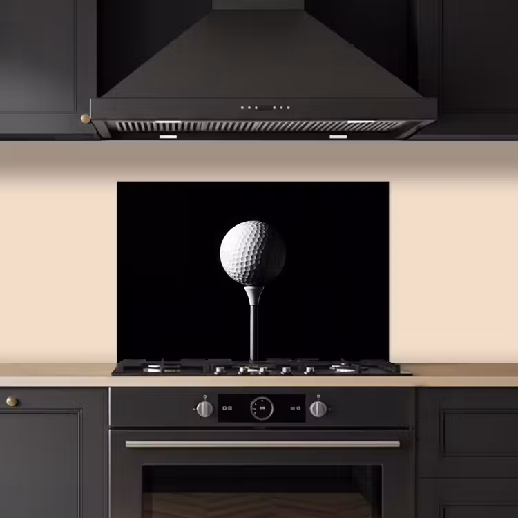 Golfbal - Minimalistisch - Wit keuken achterwand spatscherm klein -sfeer1