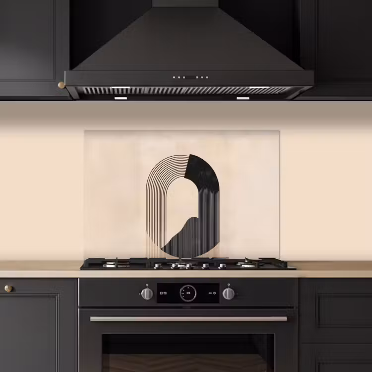 Grafisch gebogen motief - Beige keuken achterwand spatscherm klein -sfeer1