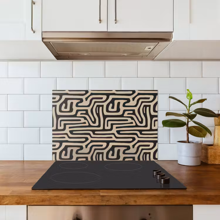 Grafisch - Lijnen - Zwart keuken achterwand spatscherm klein 900 -sfeer2
